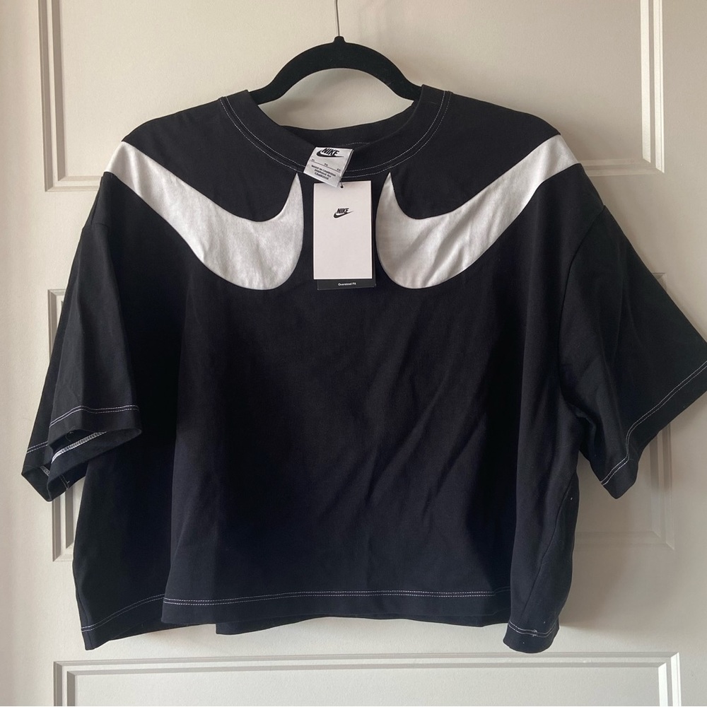 nike cropped tee